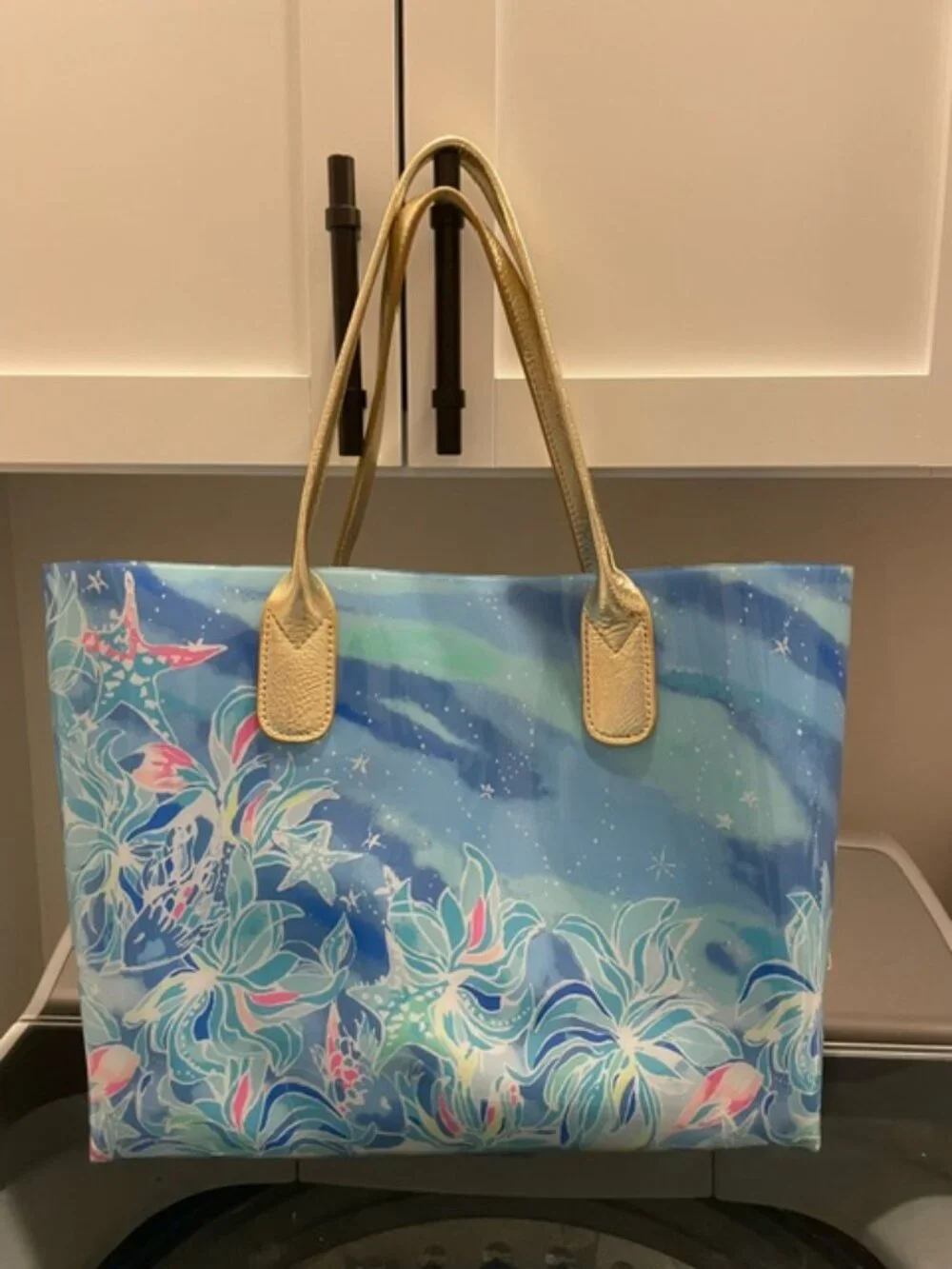 Lilly Pulitzer BREEZY TOTE in pattern Bennet Blue Celestial Seas NWT